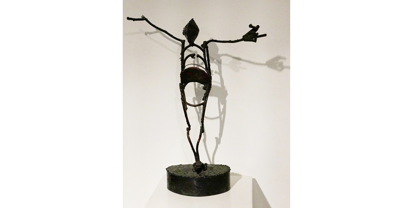 David Alfaro Siqueiros. "Figura de Cristo", ca. 1970. Escultura en metal. Hierro y pintura negra. 60 x 46 x 13 cm.