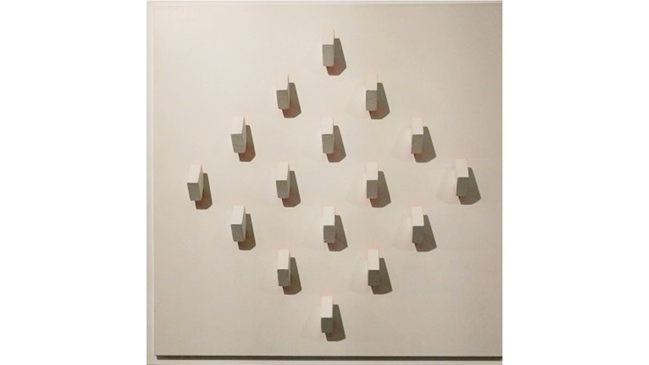Luis Tomasello. "Atmosphere Chromo-plastique nº 939", 2010.  43 x 43 x 8 cm