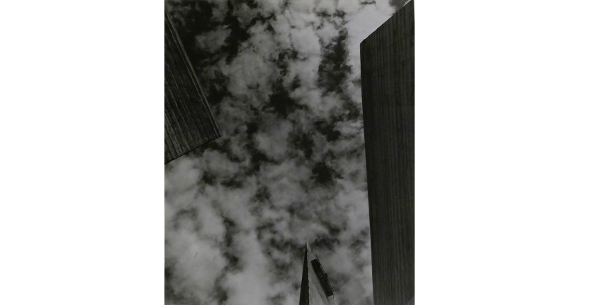Marianne Gast, "Torres satélite"(colaboración Mathias Goeritz y Luis Barragán), 1958. Fotografía vintage.20,5 x 17cm
