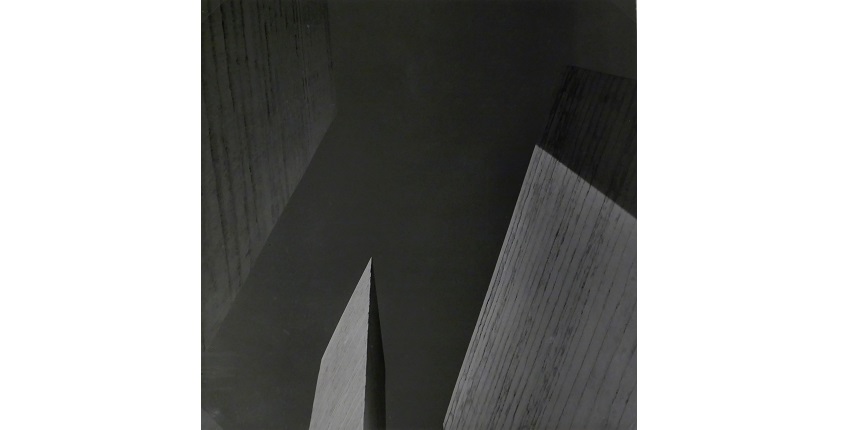 Marianne Gast, "Torres satélite" (obra arquitectónica-escultórica realizada en colaboración por Mathias Goeritz y por Luis Barragán), 1958. Fotografía vintage. 20 x 20 cm