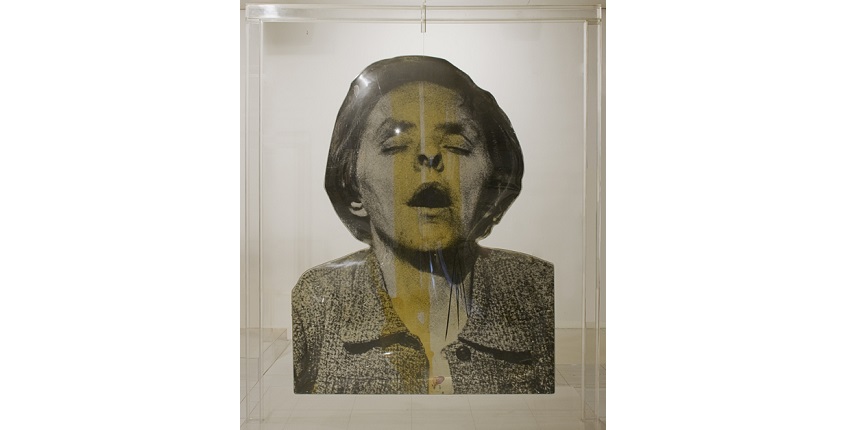 "Demente", 1974. Construcción tridimensional, óleo, emulsión fotográfica, aluminio y metacrilato. 261 x 210 x 160 cm.