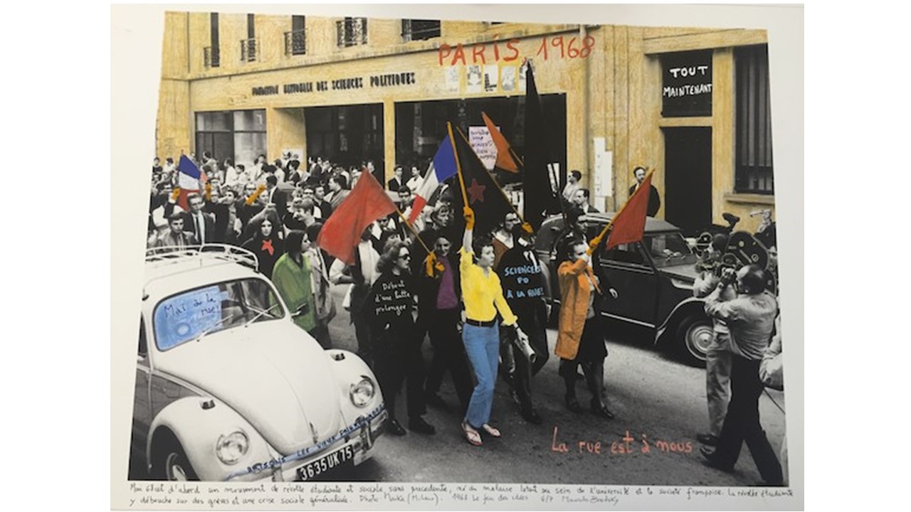 "París, 1968". De la serie "1968: El fuego de las ideas", 2017.  Fotografía de archivo en blanco y negro © Marka, Milano,1968, intervenida con textos manuscritos del artista. En Galería Freijo, 2021.