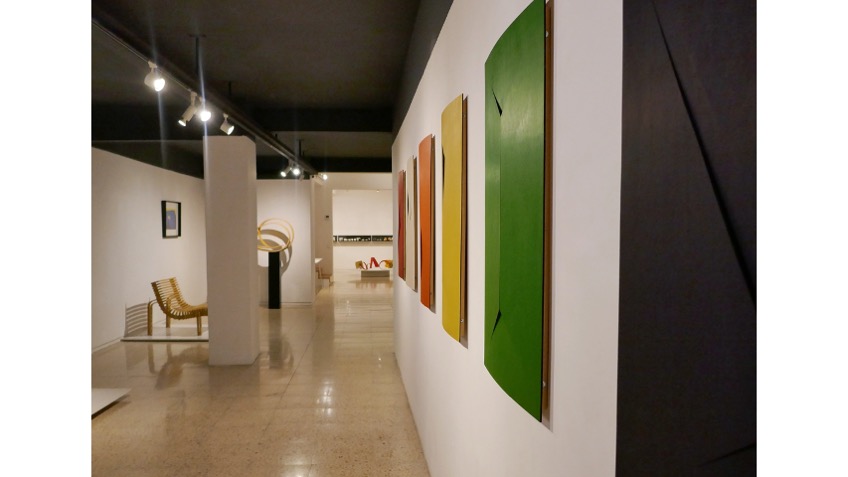 Vista de la exposición  "Juan Cuenca, una historia de muchas dimensiones" en Galeria Freijo, 2022.