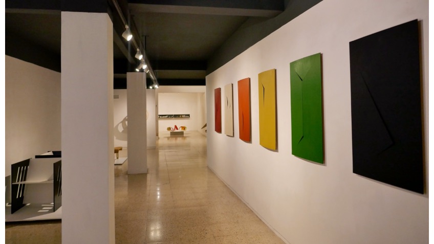 Vista de la exposición  "Juan Cuenca, una historia de muchas dimensiones" en Galeria Freijo, 2022.