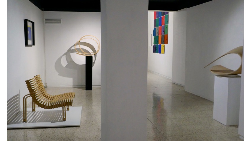 Vista de la exposición  "Juan Cuenca, una historia de muchas dimensiones" en Galeria Freijo, 2022.