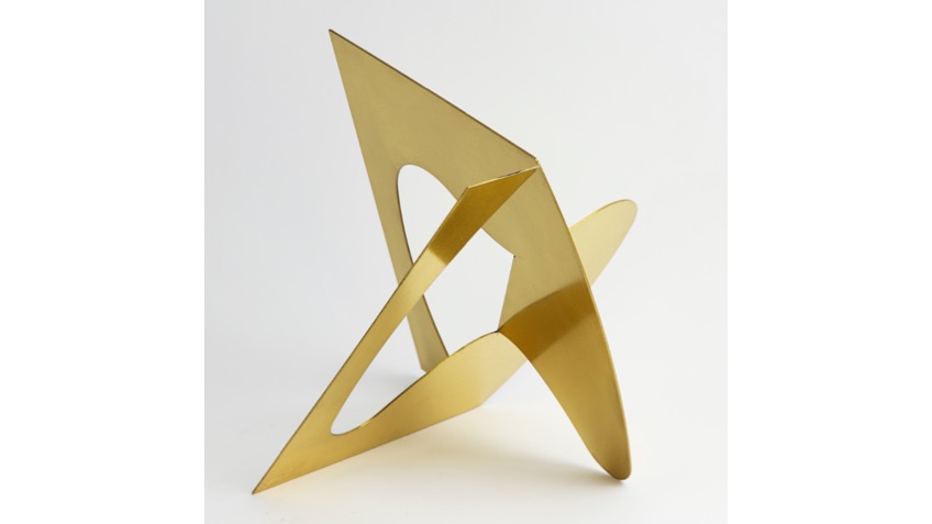 "Untitled", 2022. Polished and varnished brass. 27 x 23,7 x 26,5 cm