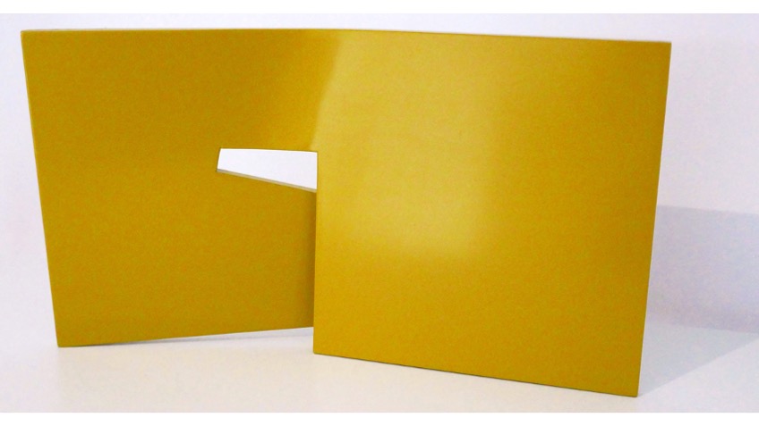 "Imposible 1", 2012, repainted in lacquer in 2021. MDF plywood, bent, polyurethane lacquered. 26,7 x 47 x 6 cm
