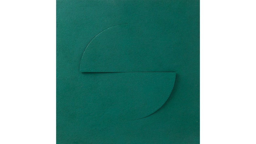 S, "Abecedario", 2021. Lámina de contrachapado de madera cortada a láser, tensada y pintada al óleo. 39,3 x 39,3 cm