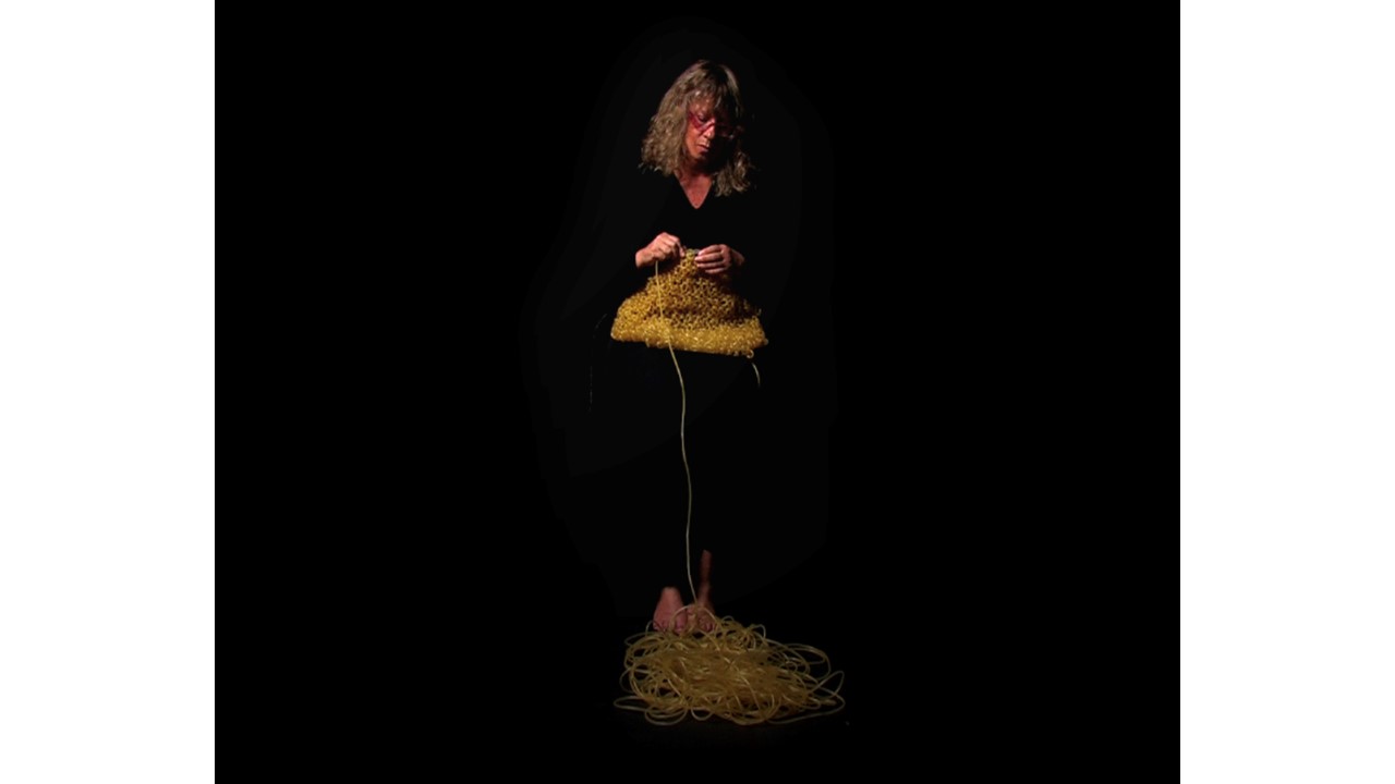 Still from the video "Acción continua", 2009.