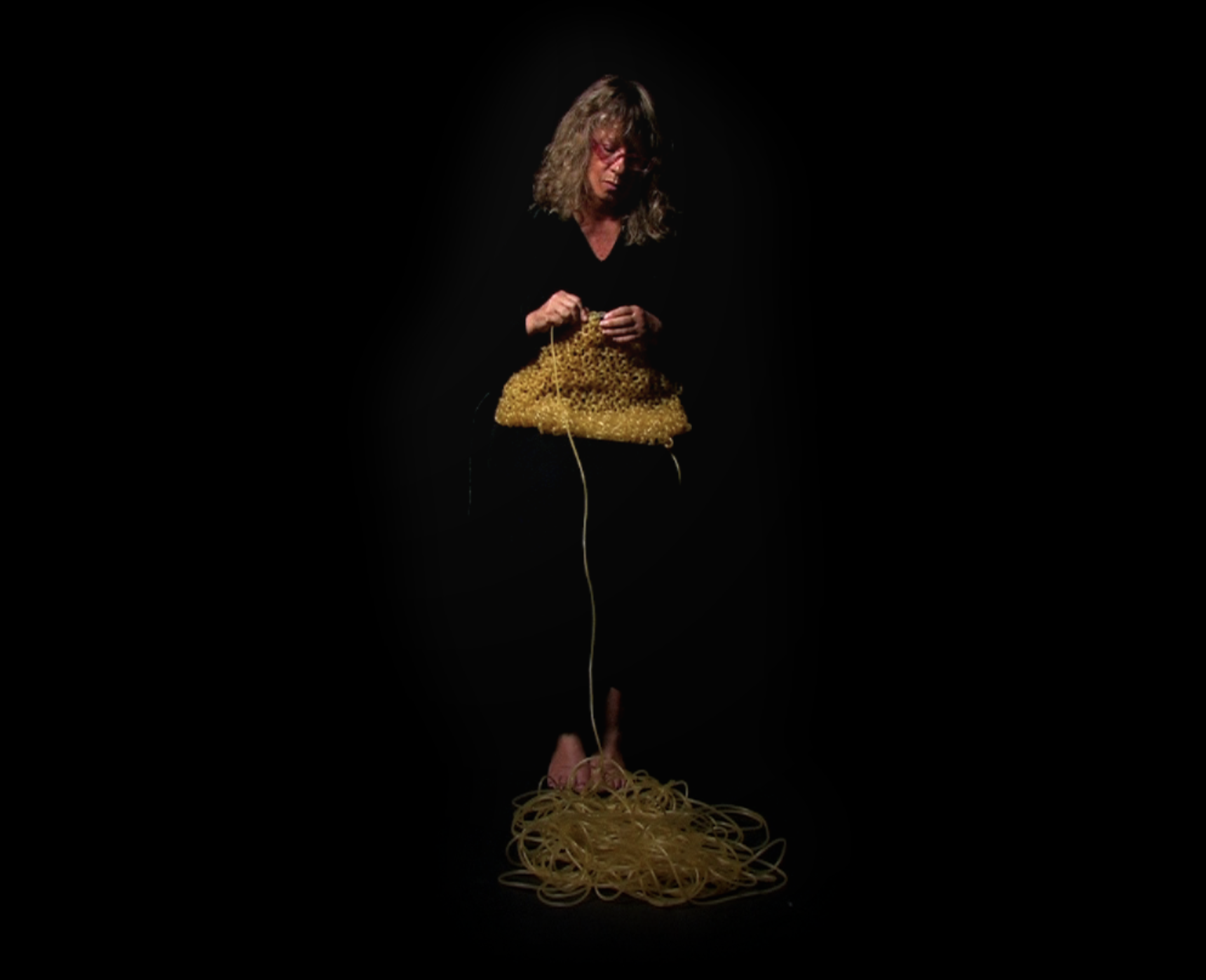 Still from the video "Acción continua", 2009.