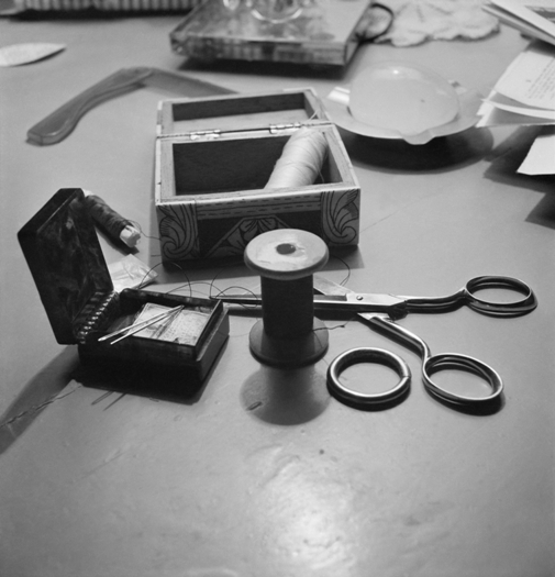 Bodegón de costura. Ca. 1950. 18, 6 x 18 cm. Ed. 1/5.