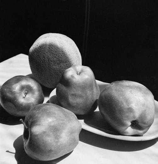 Frutas. Ca. 1950. 18, 6 x 18 cm. Ed. 1/5