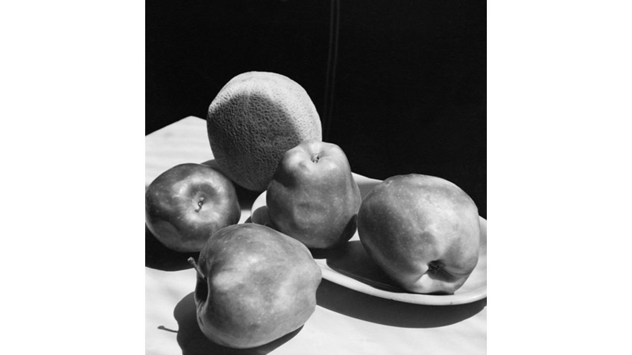 Frutas. Ca. 1950. 18, 6 x 18 cm. Ed. 1/5