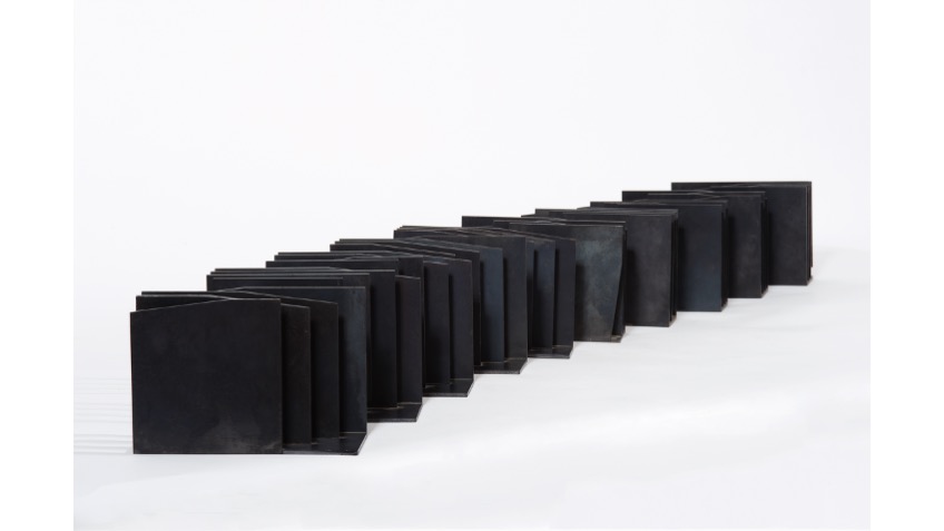 E. Asins. "10 Menhires Unidos",1997. 13 x 18 x 8 cm