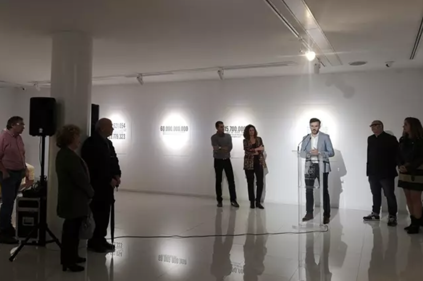 'R de Resistencia o la vergüenza de ser hombre', de Ramón Mateos, en la Sala de Arte El Brocense de Cáceres